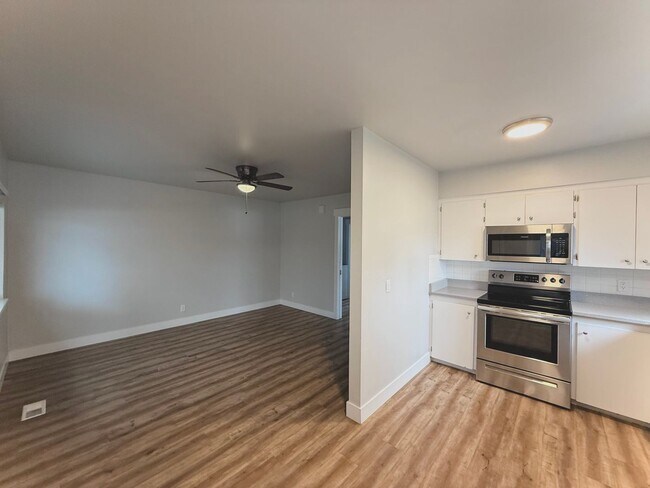 Building Photo - 1 Bedroom Salt Lake Condo  Available