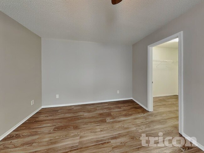 Building Photo - 933 Mailwood Dr