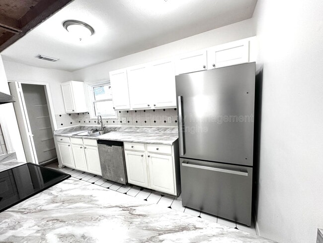 Building Photo - 501 Yellowwood Ct