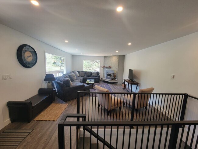 Building Photo - Spacious 4-bedroom + study home; Includes ...