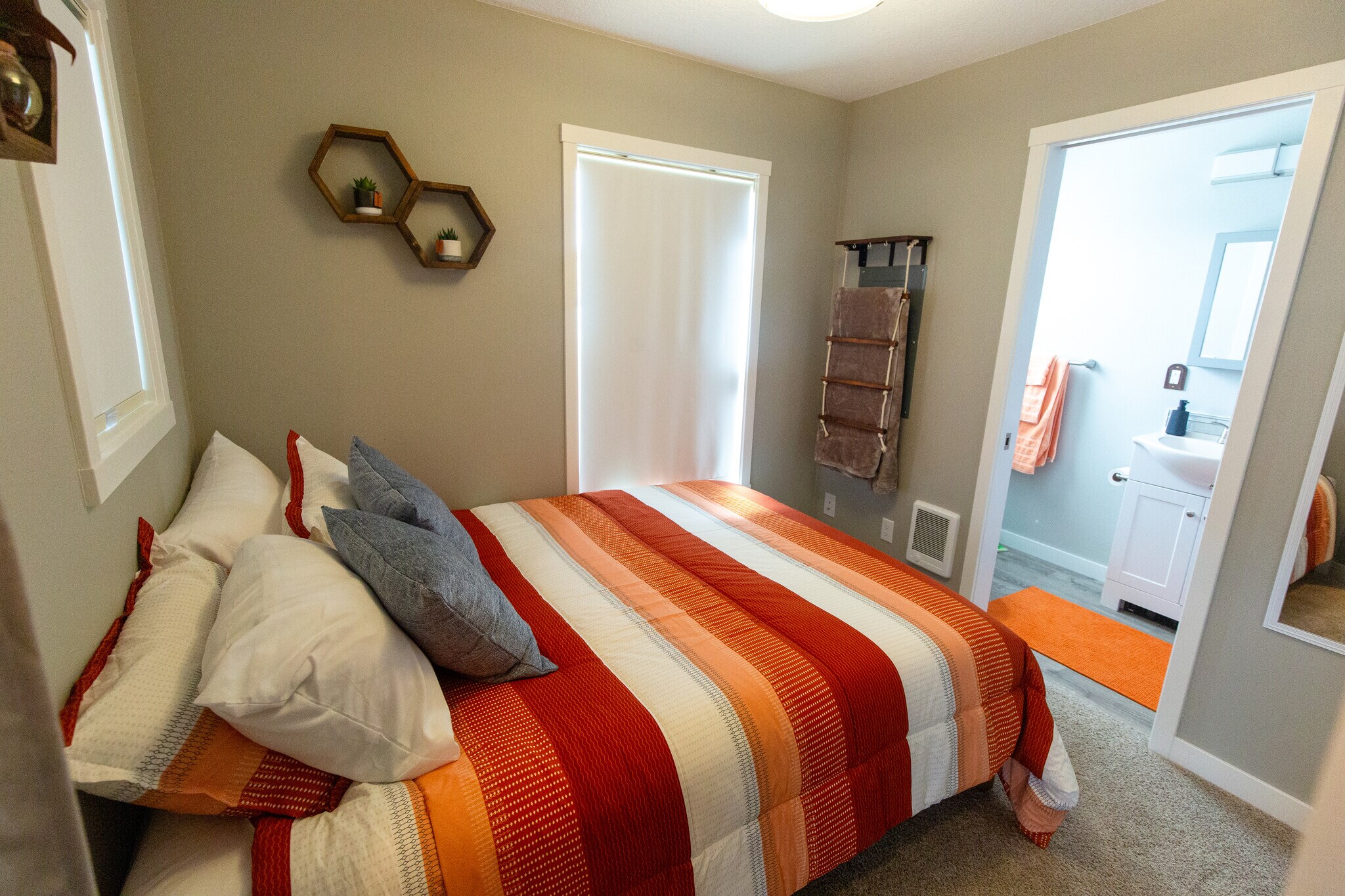 Building Photo - 5604 SE 97th Ave