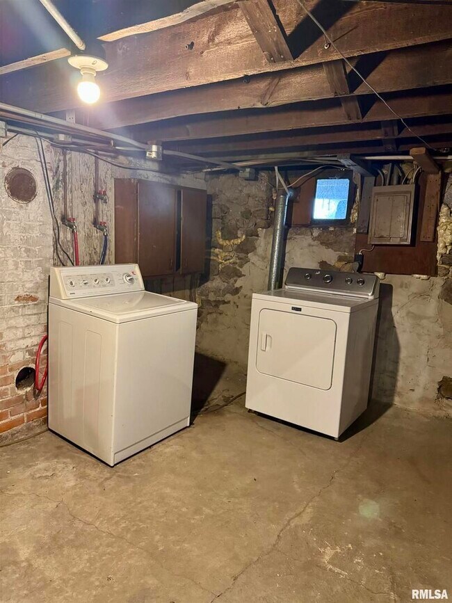 Building Photo - 2325 McKinley Ave