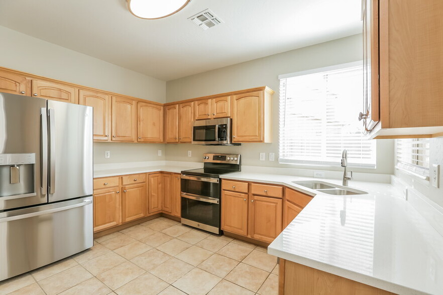 Building Photo - 113 E Windsong Dr