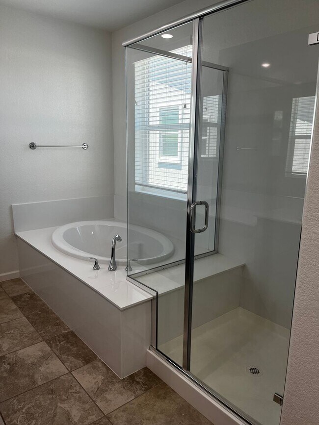 Building Photo - Excellent Witney Ranch 4 Bedroom, 3 Bathroom Home in Whitney Ranch for Rent.