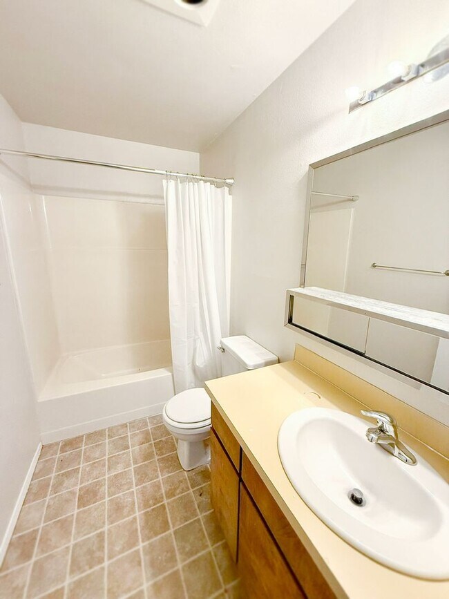 Building Photo - McKinley SW Tri-plex- 00000-MCKI-00