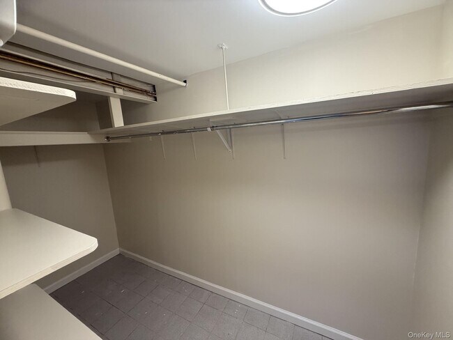 Building Photo - 147 Primrose Dr