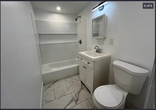 Building Photo - 305 Carter St