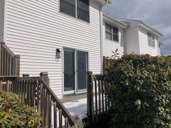 Building Photo - 55 Empire St