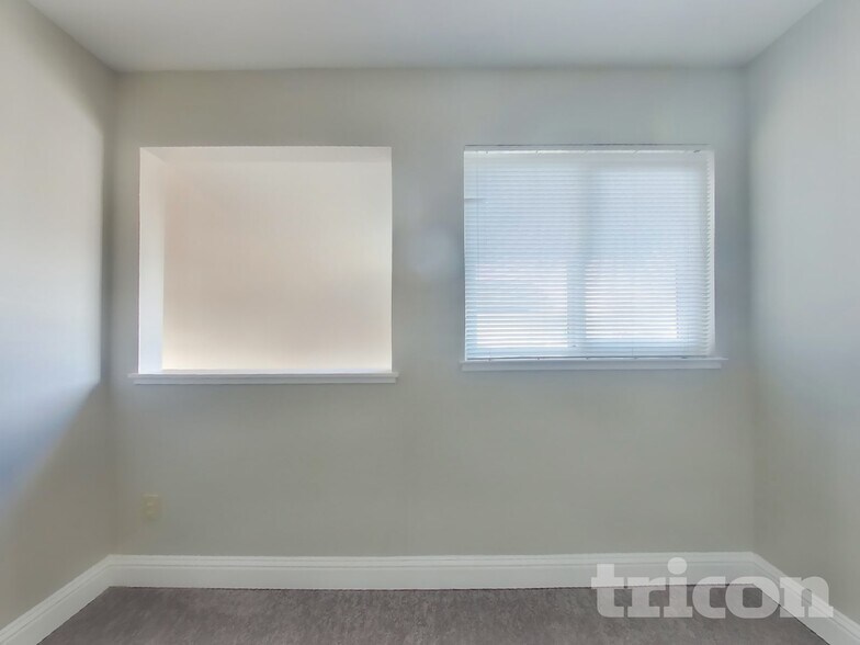 Building Photo - 4534 Elkhorn Way