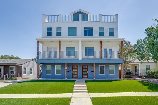 Building Photo - 3225 McCart Ave