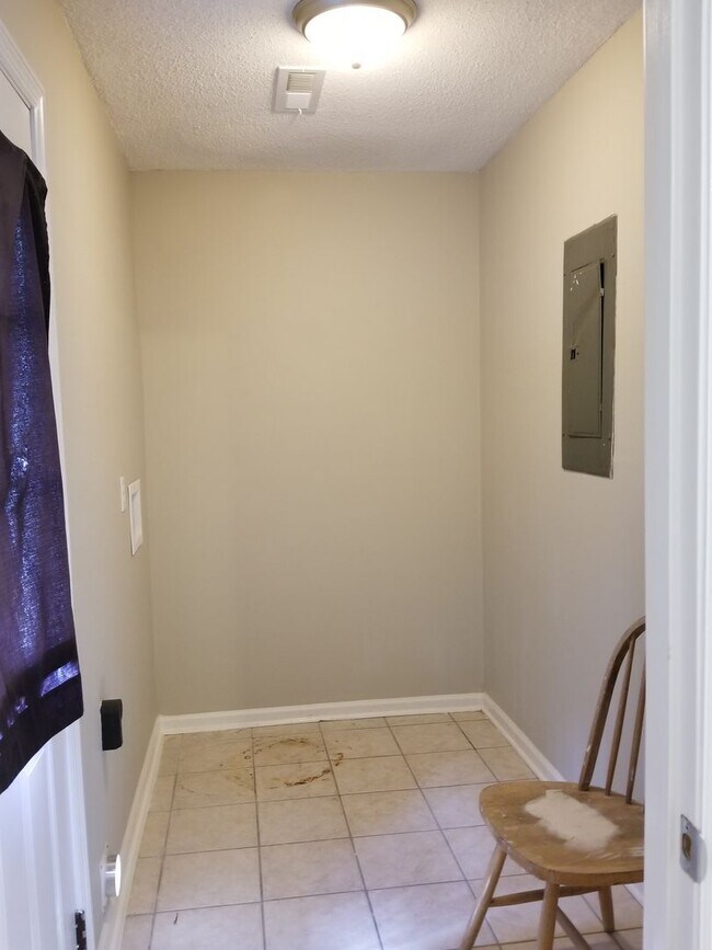 Building Photo - Brick Home in Goose Creek