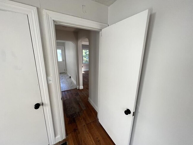 Building Photo - 407 N 42nd St