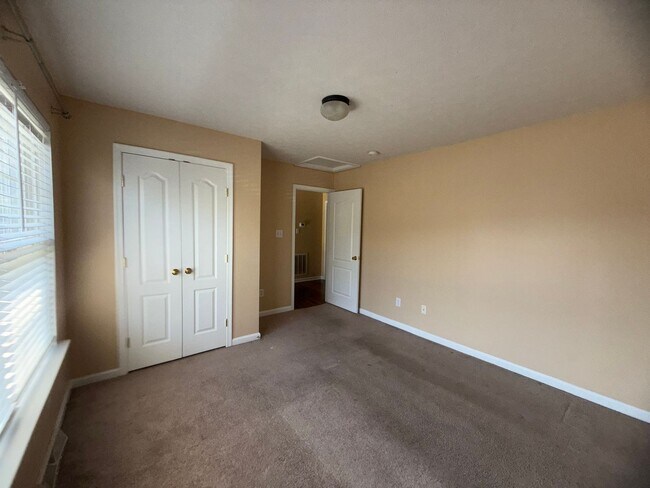 Building Photo - 108 Judd Ct