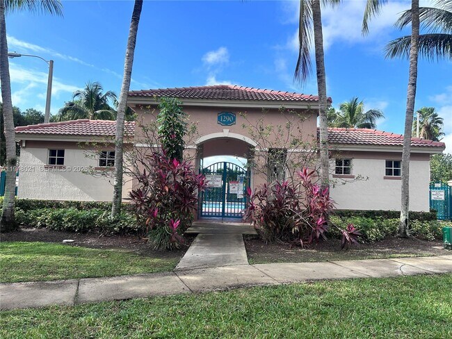 Building Photo - 1270 SE 31st Ct