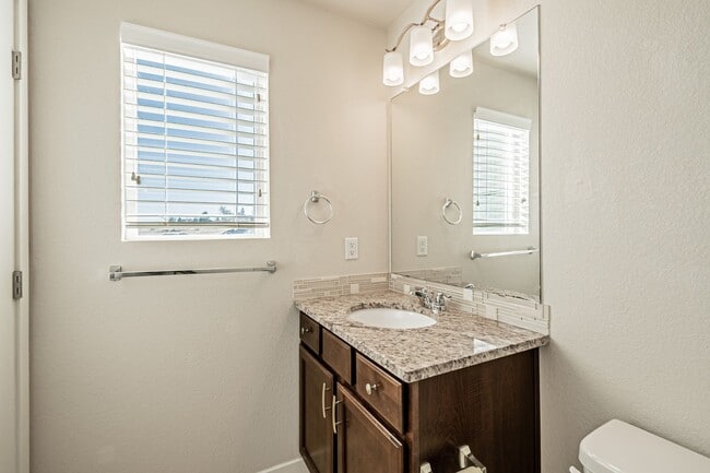 Building Photo - Modern 2BD, 2.5BA Broomfield Townhome with...