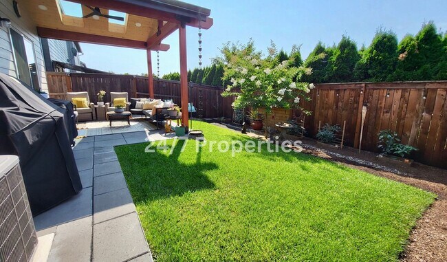 Building Photo - Modern 4 BD | 2.5 BA Home in Woodburn