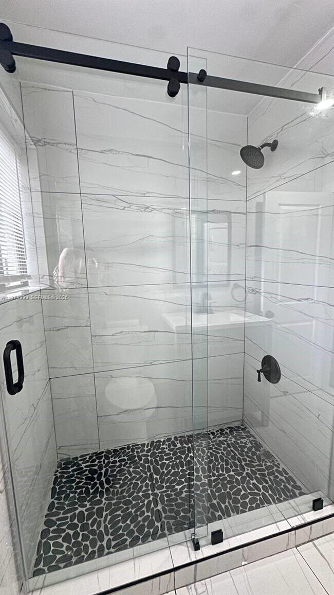 Building Photo - 320 SW 29th Rd