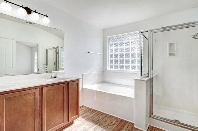 Building Photo - 1305 4 Cabin Ct