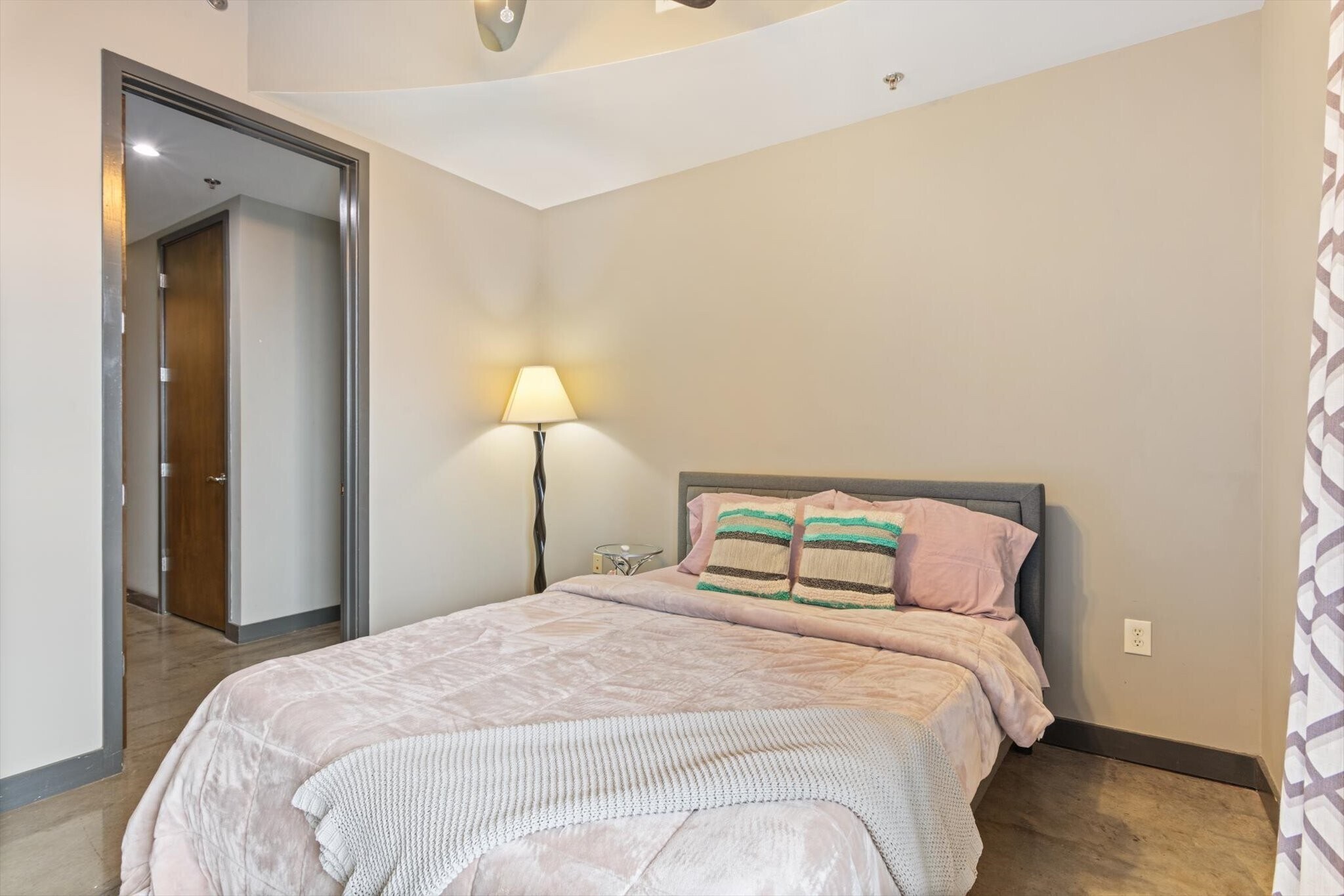 Building Photo - 1510 Demonbreun St