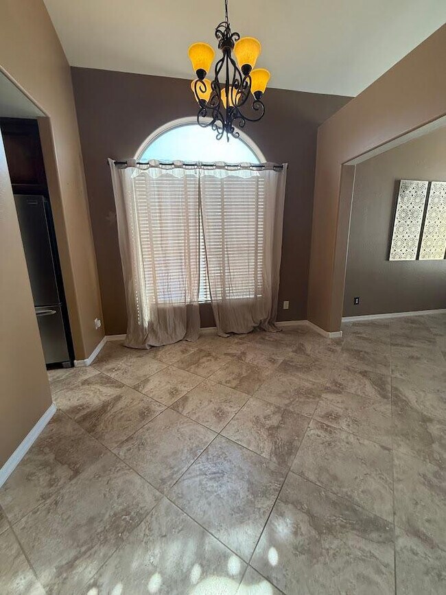 Building Photo - 6602 W Molly Ln