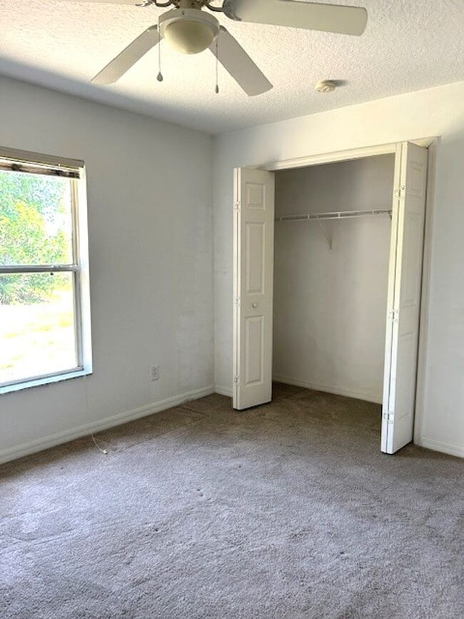 Building Photo - 3 bedroom, 2 bath home