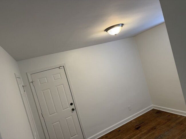 Building Photo - 5752 Bishop St