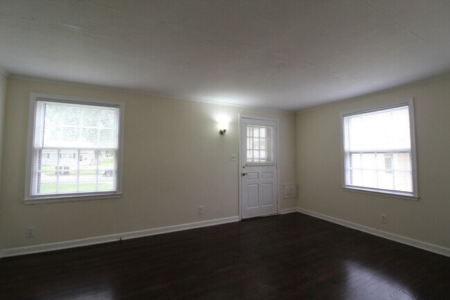 Building Photo - One Bedroom Duplex in North Kansas City