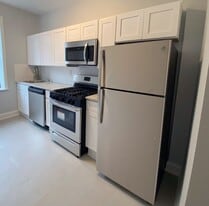 Building Photo - Royal Court