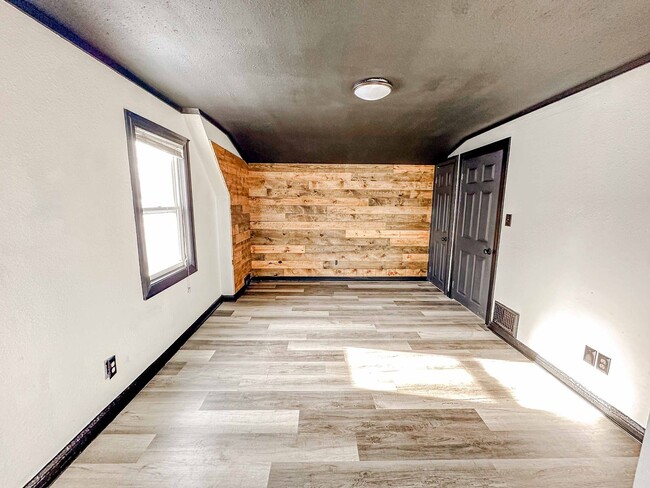 Building Photo - Unique and beautiful 2-3 bedroom home available for rent