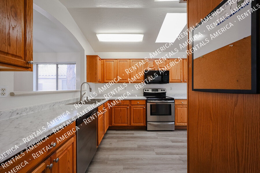 Building Photo - 10845 E Dragoon Ave