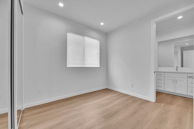Building Photo - Modern Brand new 5-Bedroom Home for Lease ...