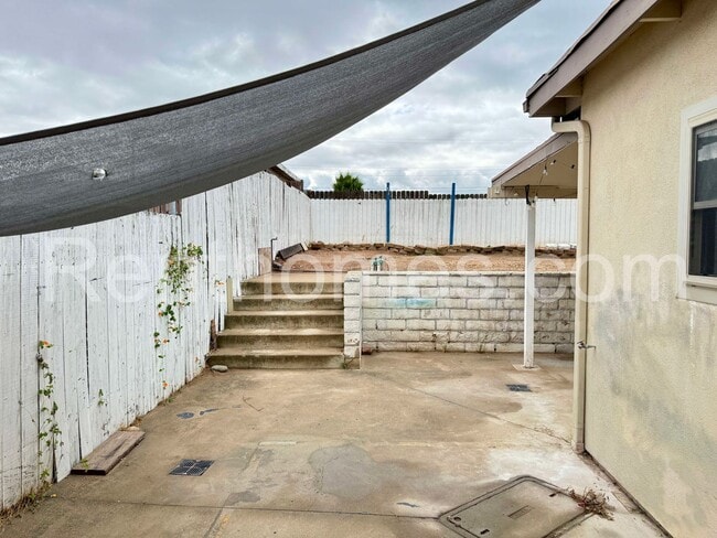 Building Photo - Santee, 9649 Mast Blvd, 12 Solar Panels, Quartz Counters, Dual Pane Windows, AC, 2 Car Garage wit...