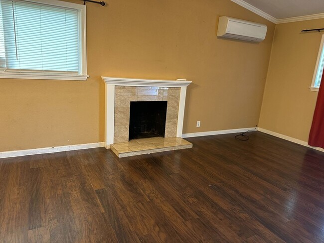 Building Photo - Spacious & Inviting 4-Bedroom Home in Anti...