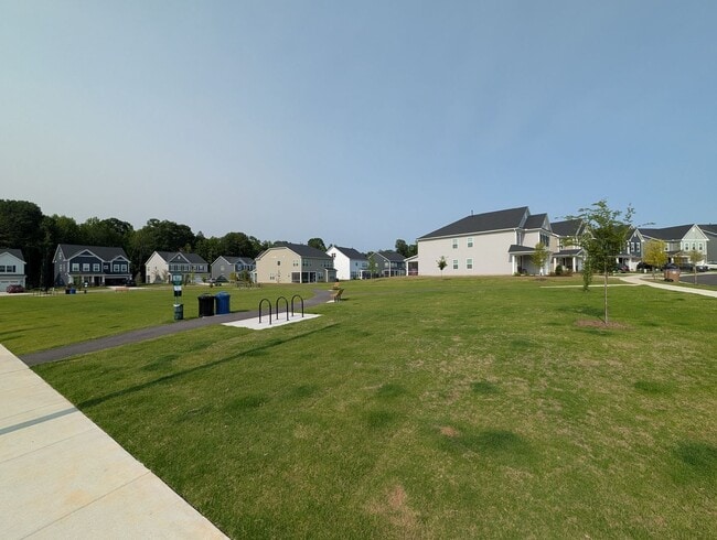 Building Photo - 332 Canyon Spring Trl