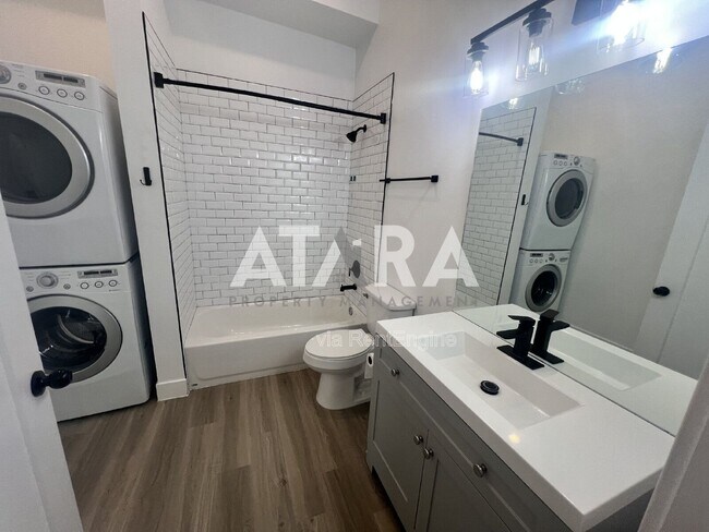 Building Photo - 909 Euclid Ave