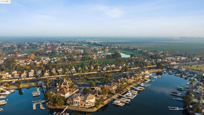 Building Photo - 4730 Spinnaker Way