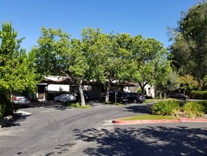 Building Photo - 2 BED 1.5 BATH CONDO IN WALNUT CREEK
