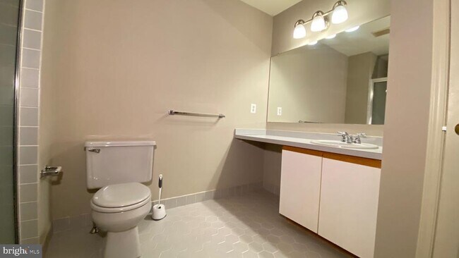 Building Photo - 1010 Foxmeadow Dr
