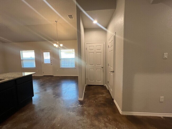 Building Photo - Luxury 3/2 Duplex in Seguin, Texas