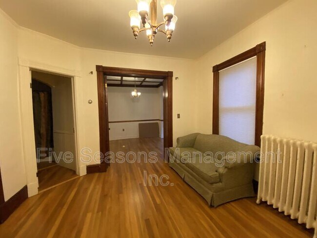 Building Photo - 119 N Winooski Ave