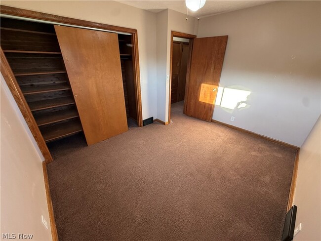 Building Photo - 2024 Delaware Dr SE