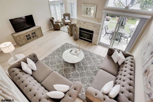 Building Photo - 433 Albacore Ln