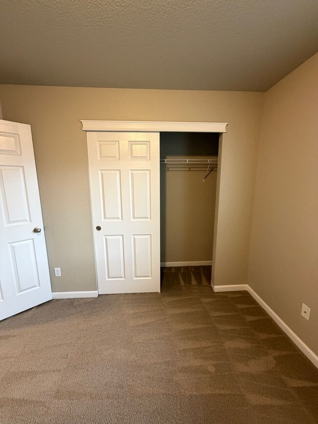 Building Photo - 3-Bed/2.5 Bath + Office & Bonus Room on Quiet Dead-End Street