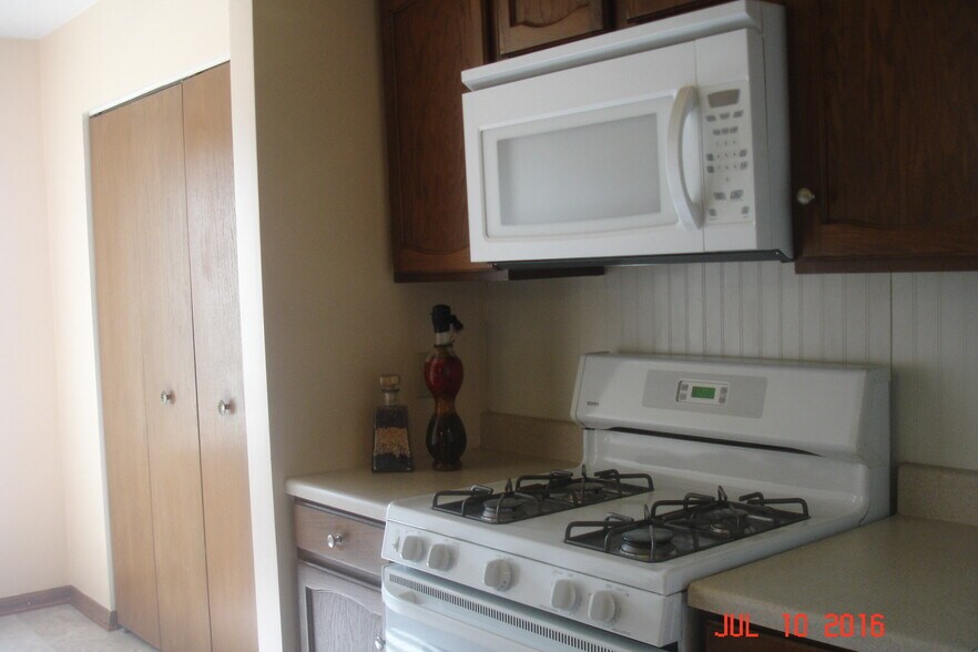 Building Photo - 80 S Pleasant Rd