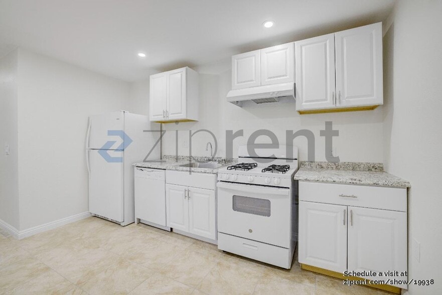 Primary Photo - 1447 N Mountain Ave