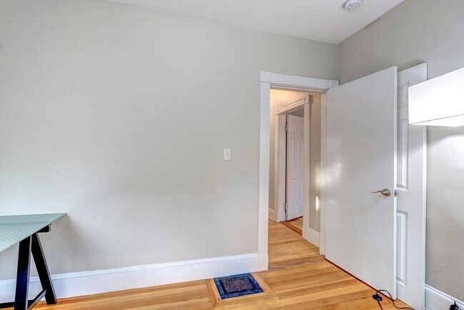 Building Photo - 90 Safford St