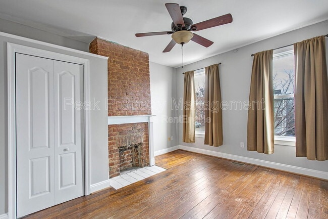 Building Photo - 2122 E Marshall St