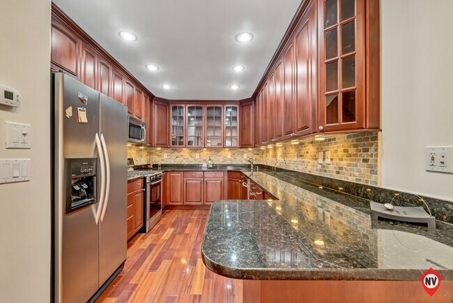 Building Photo - 3 Bedroom, 2.5 Bathroom Townhouse in Canton