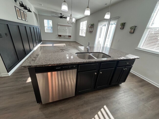 Building Photo - 751 Stradleigh Ct