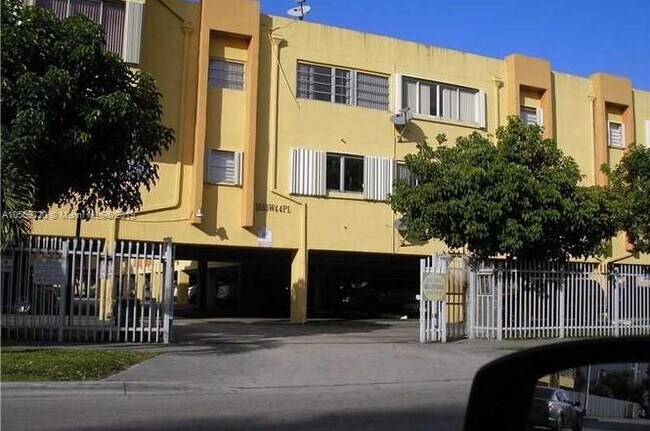 Building Photo - 1555 W 44th Pl